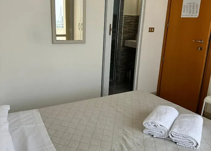 فندق Viamare 3*